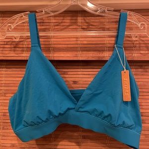 NWT Skims Triangle Crossover Bralette